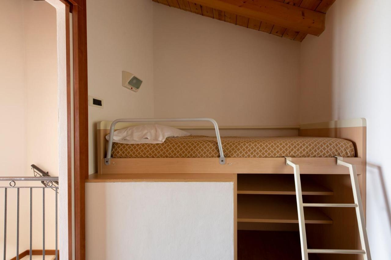 Residence Castelli Brenzone sul Garda Bagian luar foto