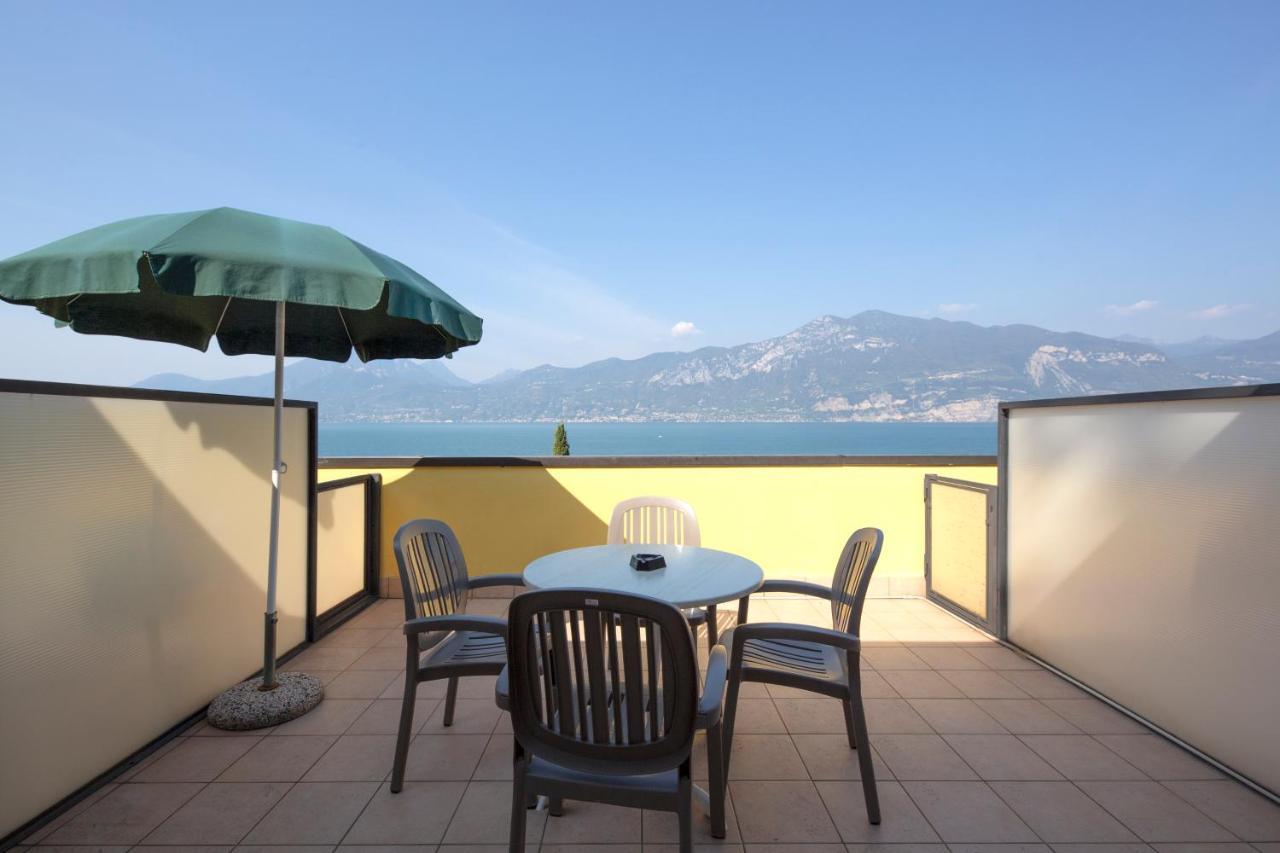 Residence Castelli Brenzone sul Garda Bagian luar foto