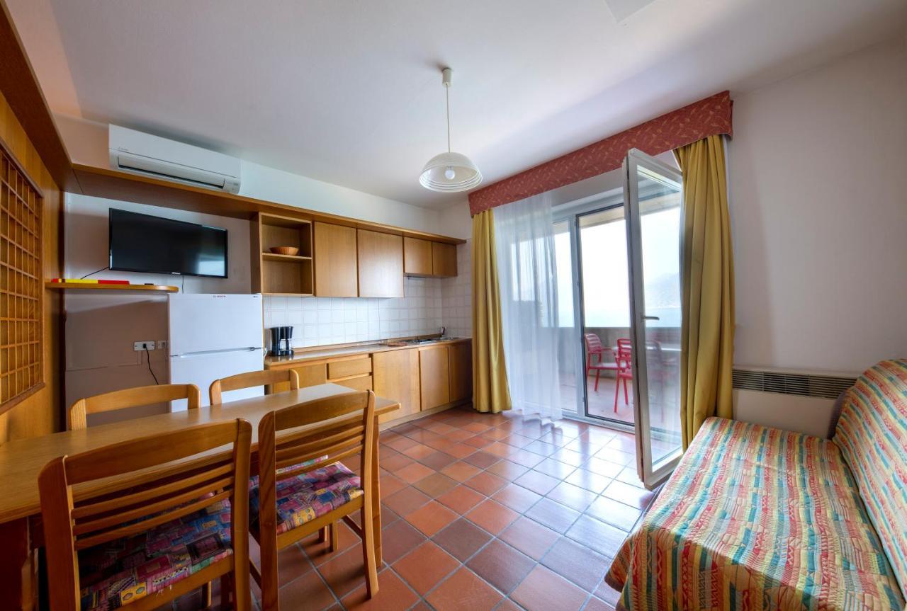 Residence Castelli Brenzone sul Garda Bagian luar foto