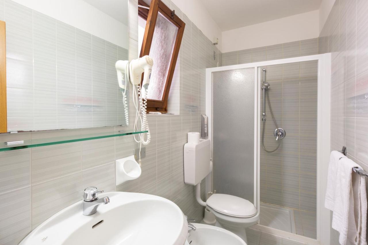 Residence Castelli Brenzone sul Garda Bagian luar foto