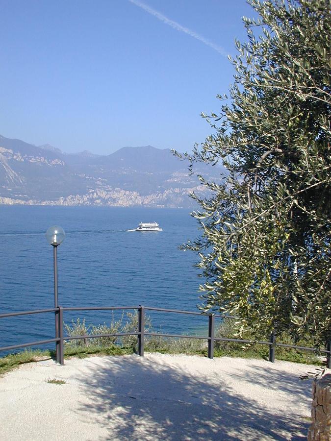 Residence Castelli Brenzone sul Garda Bagian luar foto