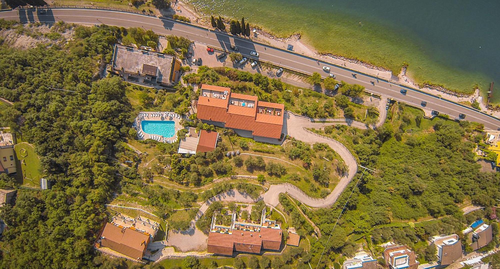 Residence Castelli Brenzone sul Garda Bagian luar foto