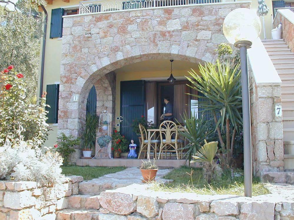 Residence Castelli Brenzone sul Garda Bagian luar foto